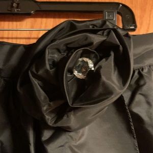 Vintage ‘80s wrap w/“diamond” rosette. 29”L front, 41”L back. 30”waist w/Velcro.